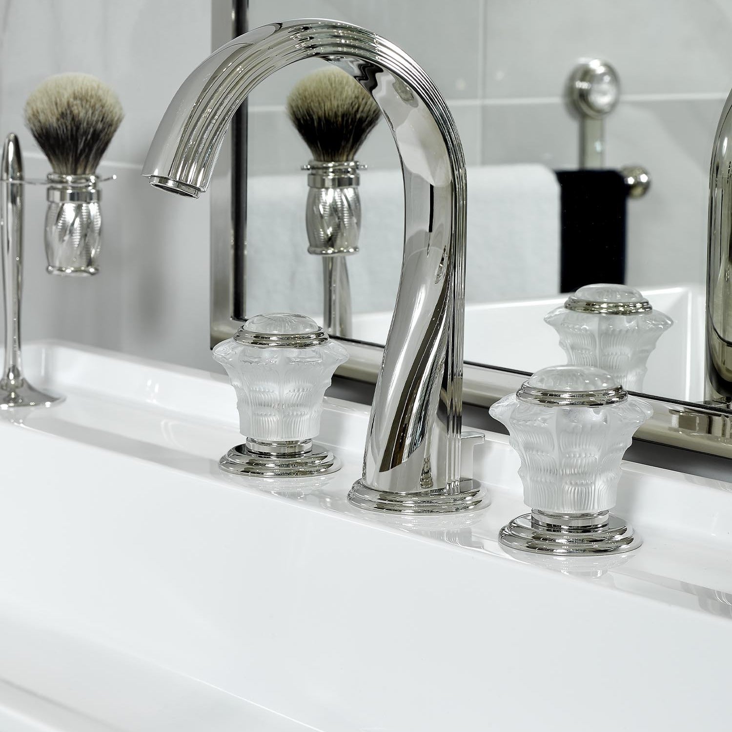 THG Paris Dahlia: Kristal Detaylı Lüks Banyo Armatürü Koleksiyonu