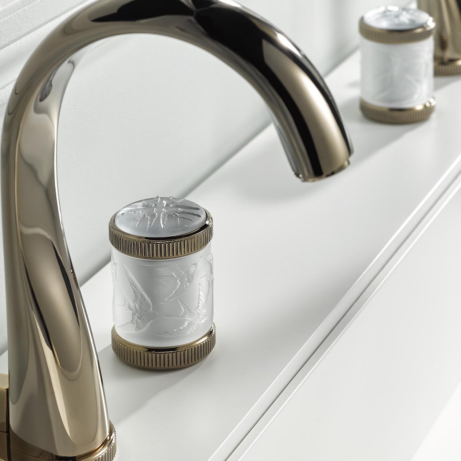 THG Paris Hirondelles: Platin Kristal Lüks Armatür Koleksiyonu