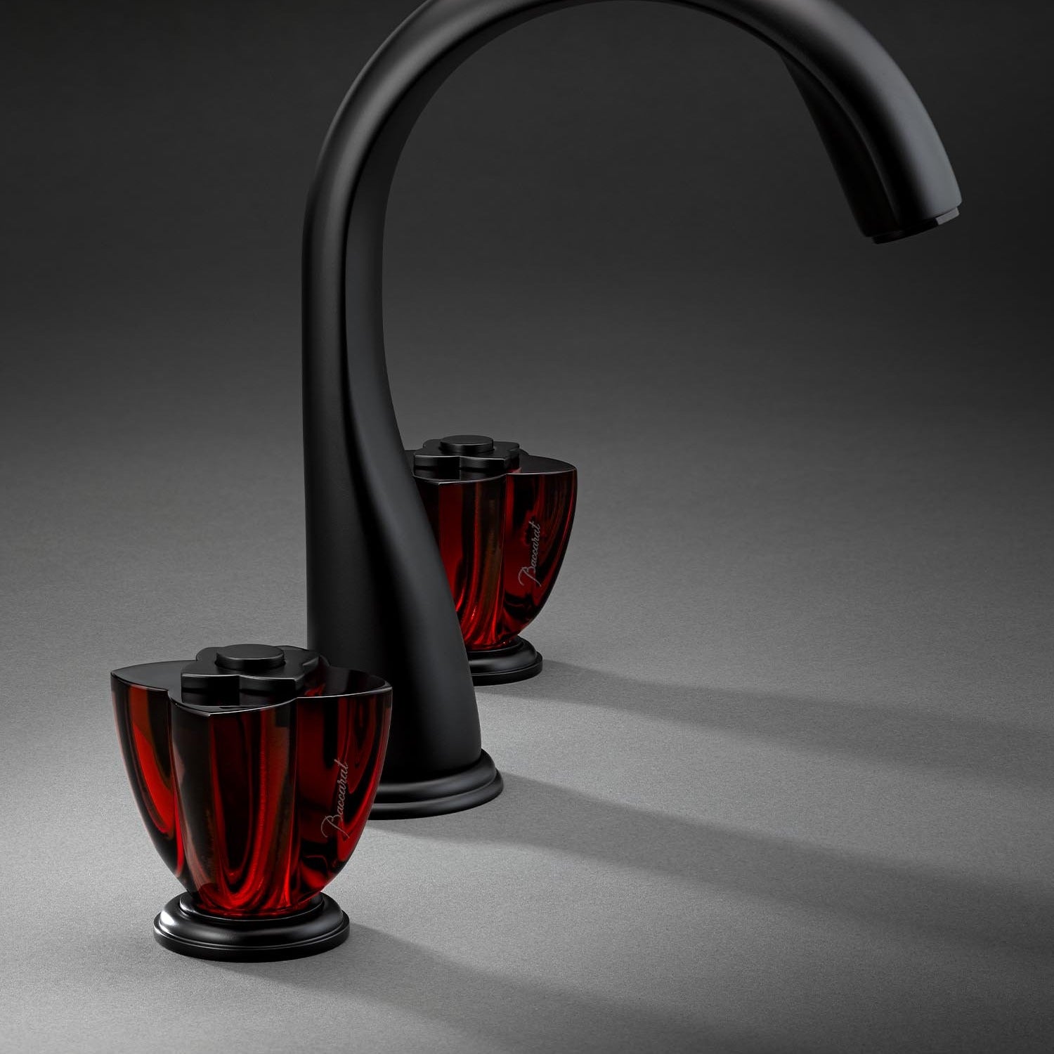 THG Paris Pétale de Cristal: Baccarat Kristalli Lüks Armatür Koleksiyonu
