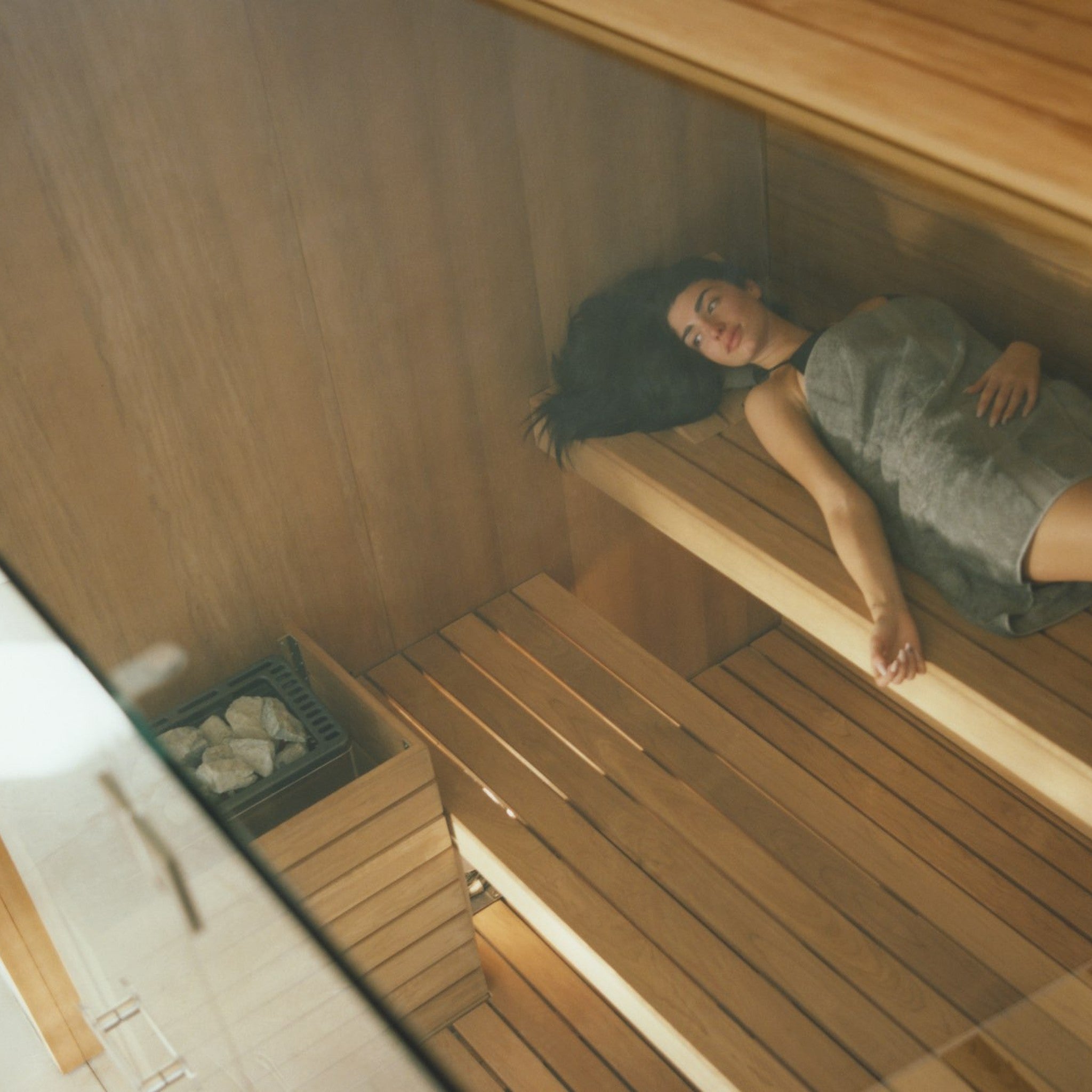 Effe Sky Sauna: Işık ve Ahşabın Buluştuğu Lüks Deneyim