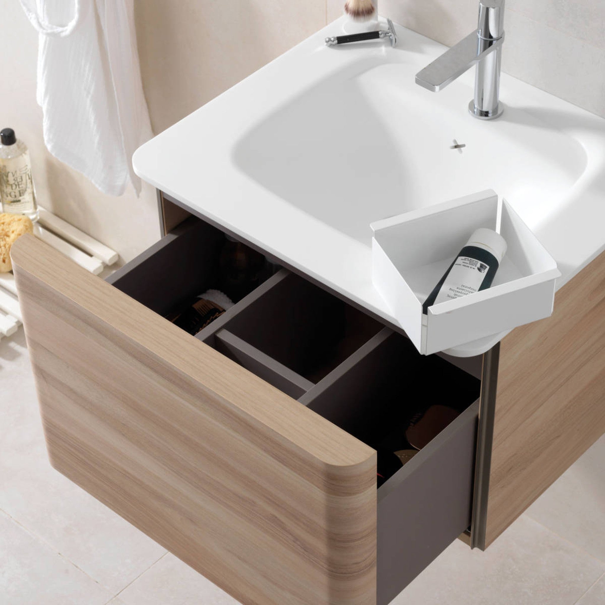 GAMA Decor Radio: Kompakt Banyo Mobilyasında Kıvrımlı Form Sanatı