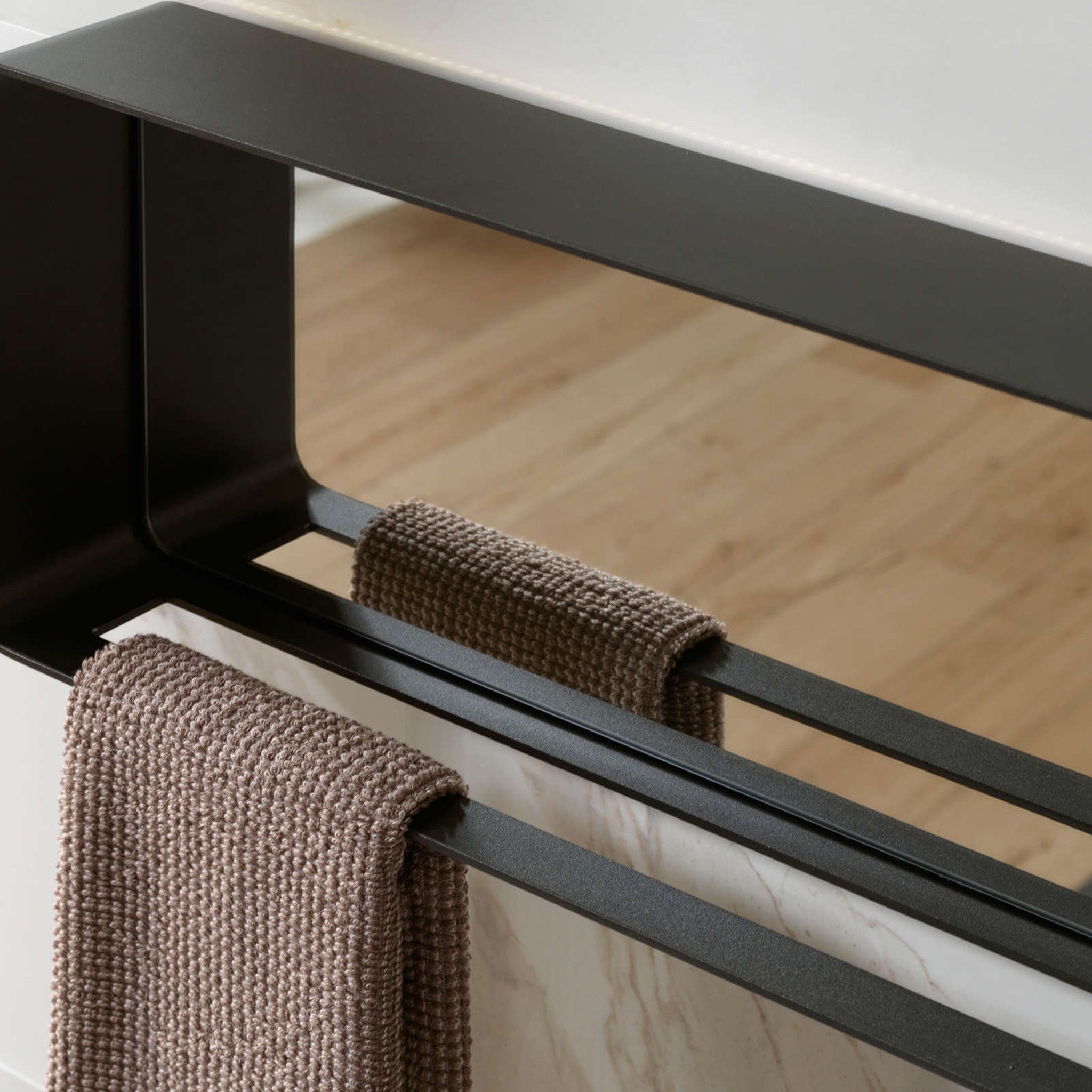 GAMA Decor Blind: Minimalist Çizgilerle Yeniden Doğan Banyo Mobilyası