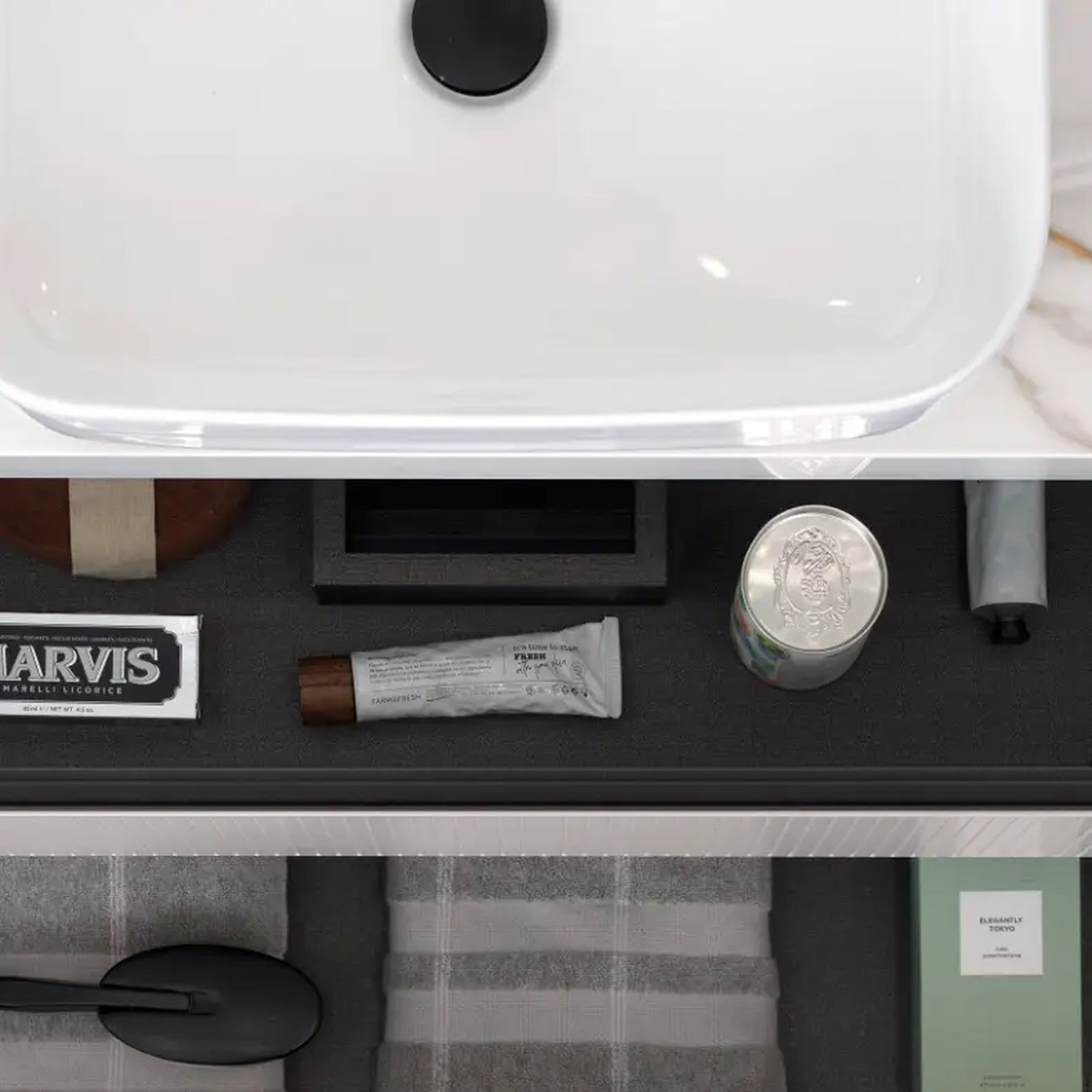 GAMA Decor Onda Borax: Oluklu Cepheli Banyo Mobilyası