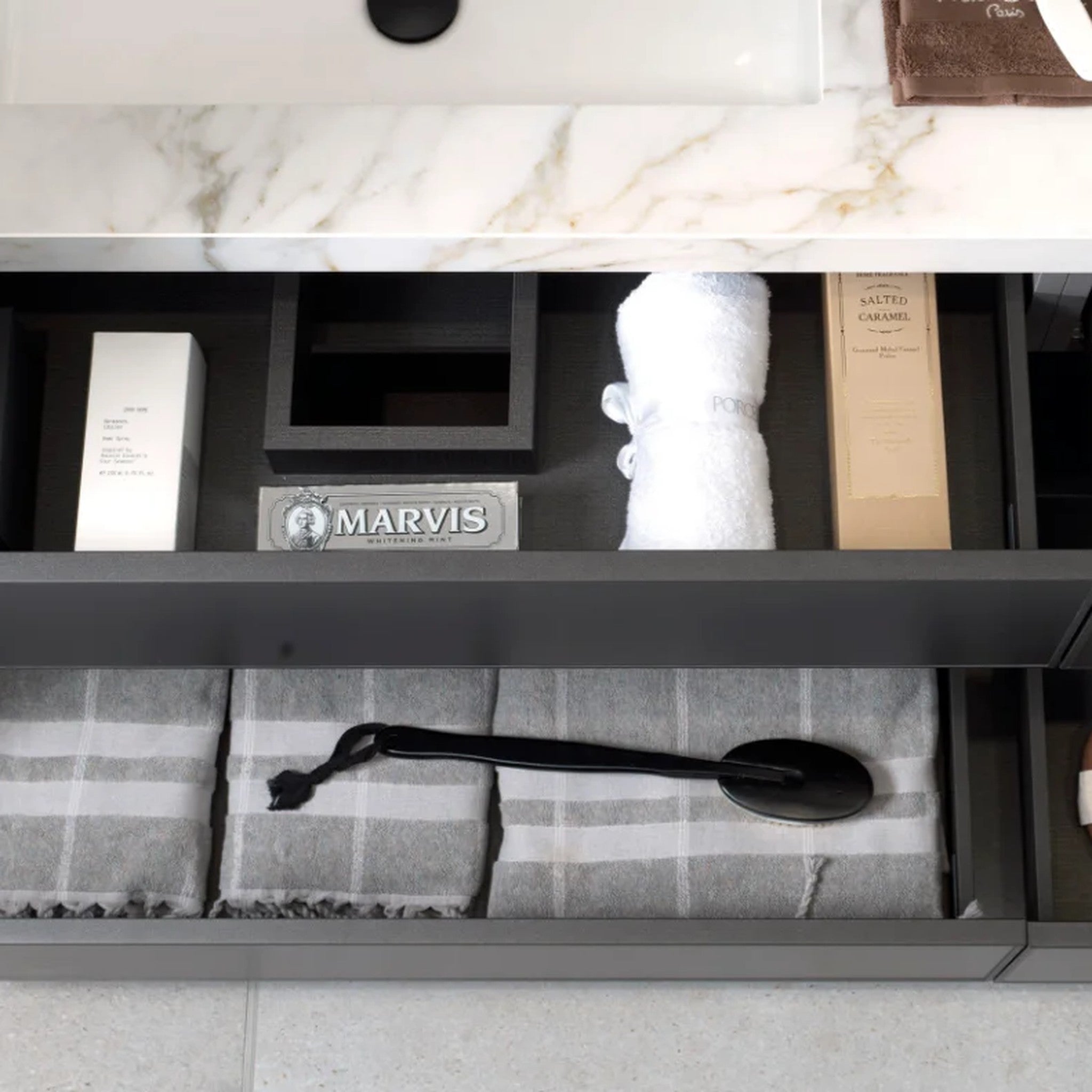 GAMA Decor Symphony: Titanyum Kaplama Banyo Mobilyası