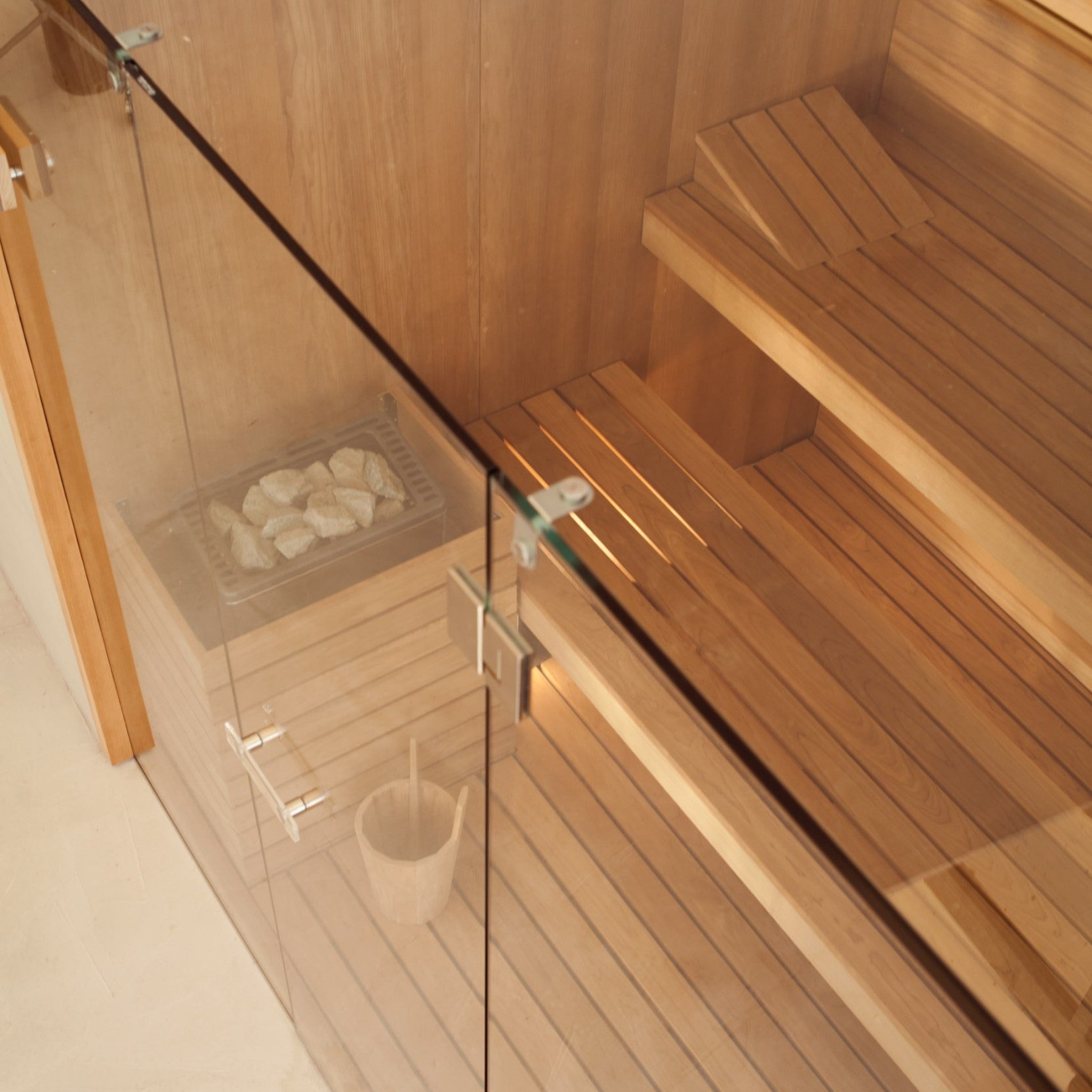 Effe Sky Sauna: Işık ve Ahşabın Buluştuğu Lüks Deneyim