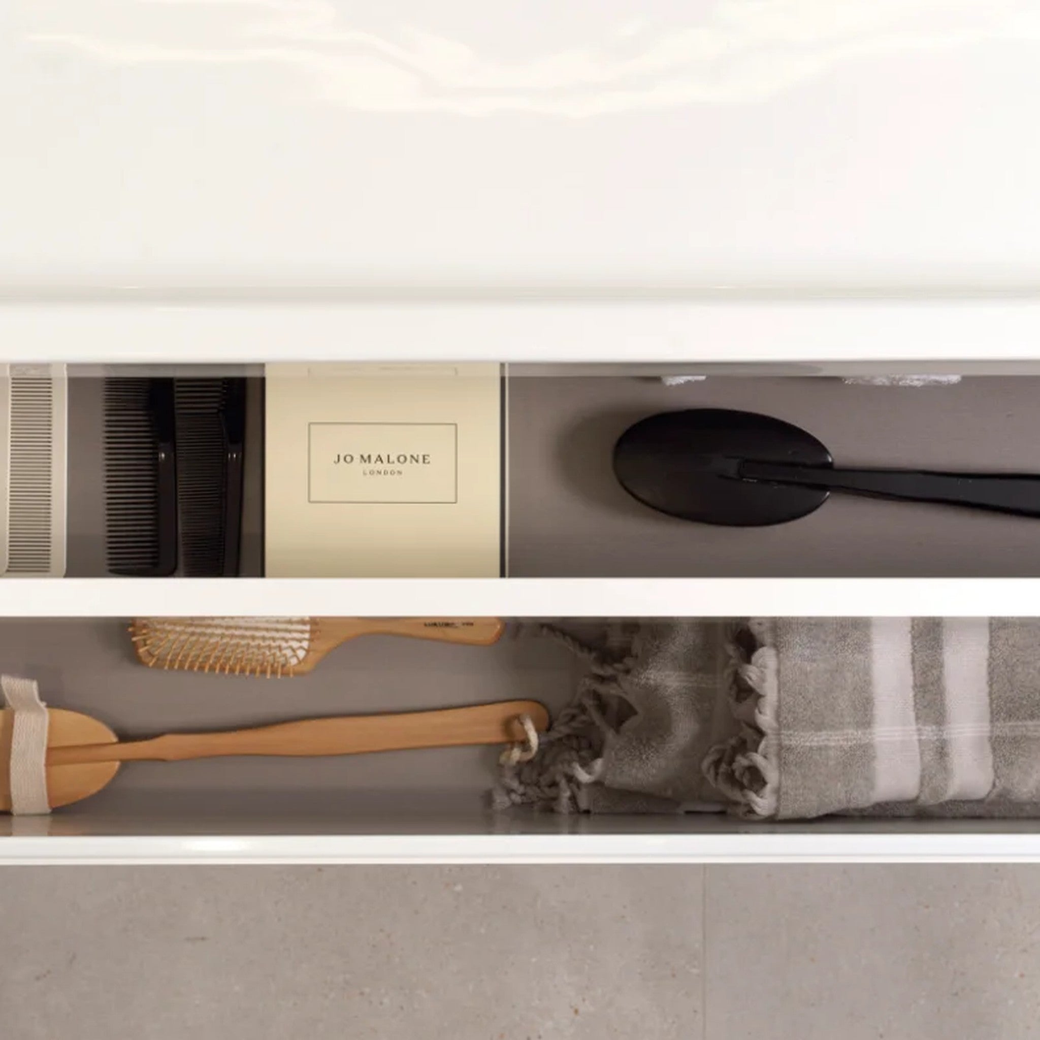 GAMA Decor Meridian Blanco: Saf Çizgilerle Tasarlanan Banyo Mobilyası