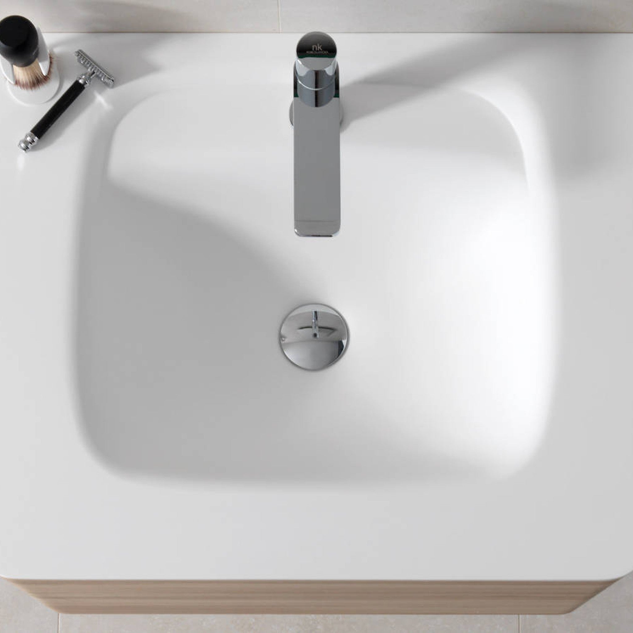 GAMA Decor Radio: Kompakt Banyo Mobilyasında Kıvrımlı Form Sanatı