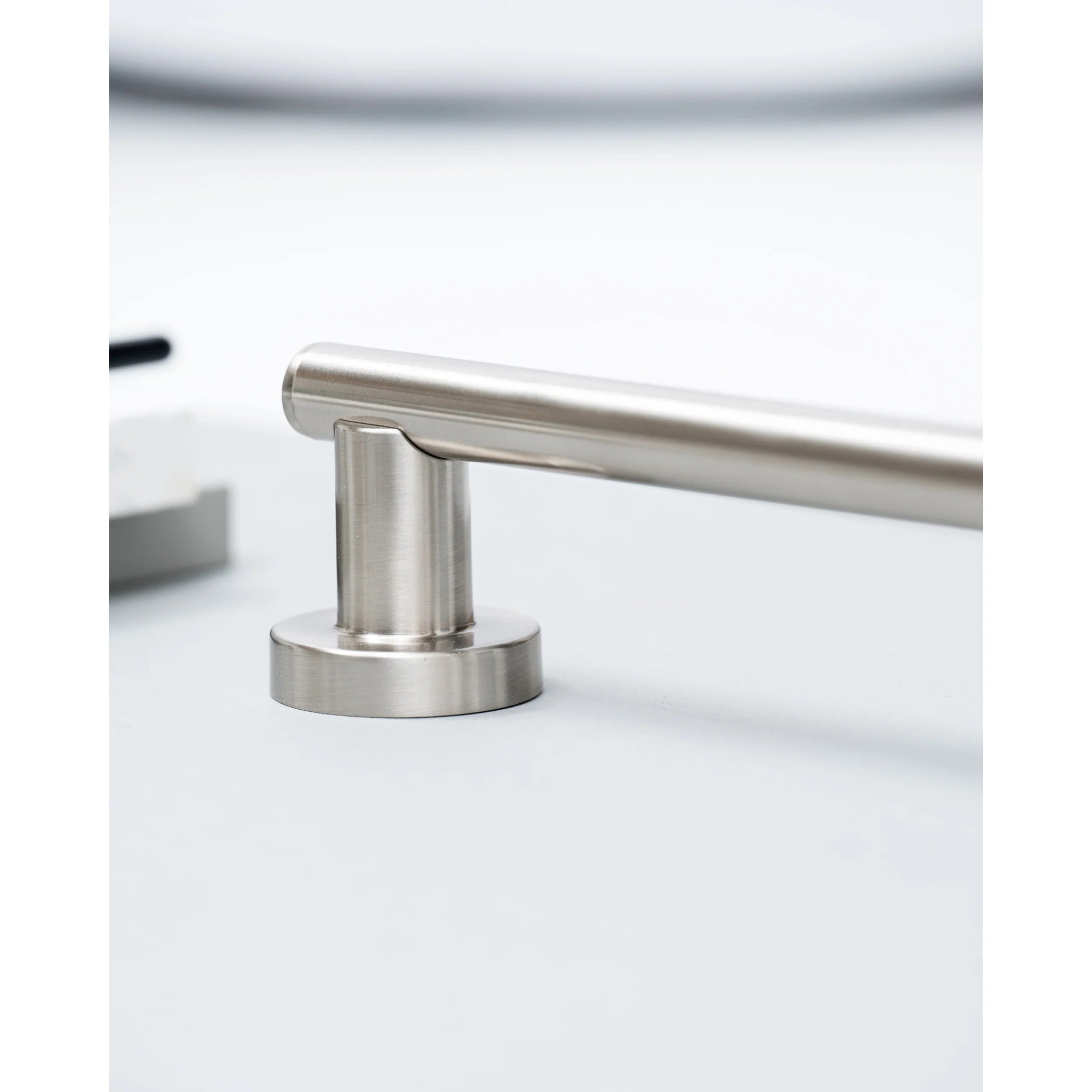 Sonia Bath Fırçalanmış Nikel Havlu Askısı – 50 cm Zarafet