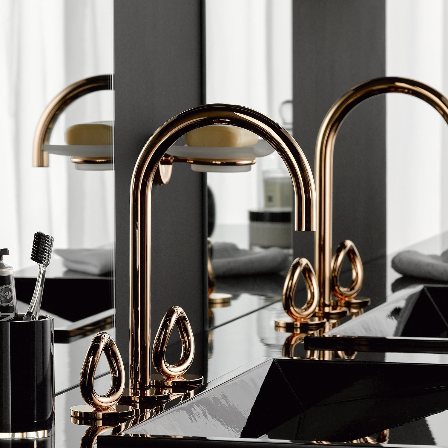 THG Paris Collection O: 27 Renkte Lüks Banyo Armatürü