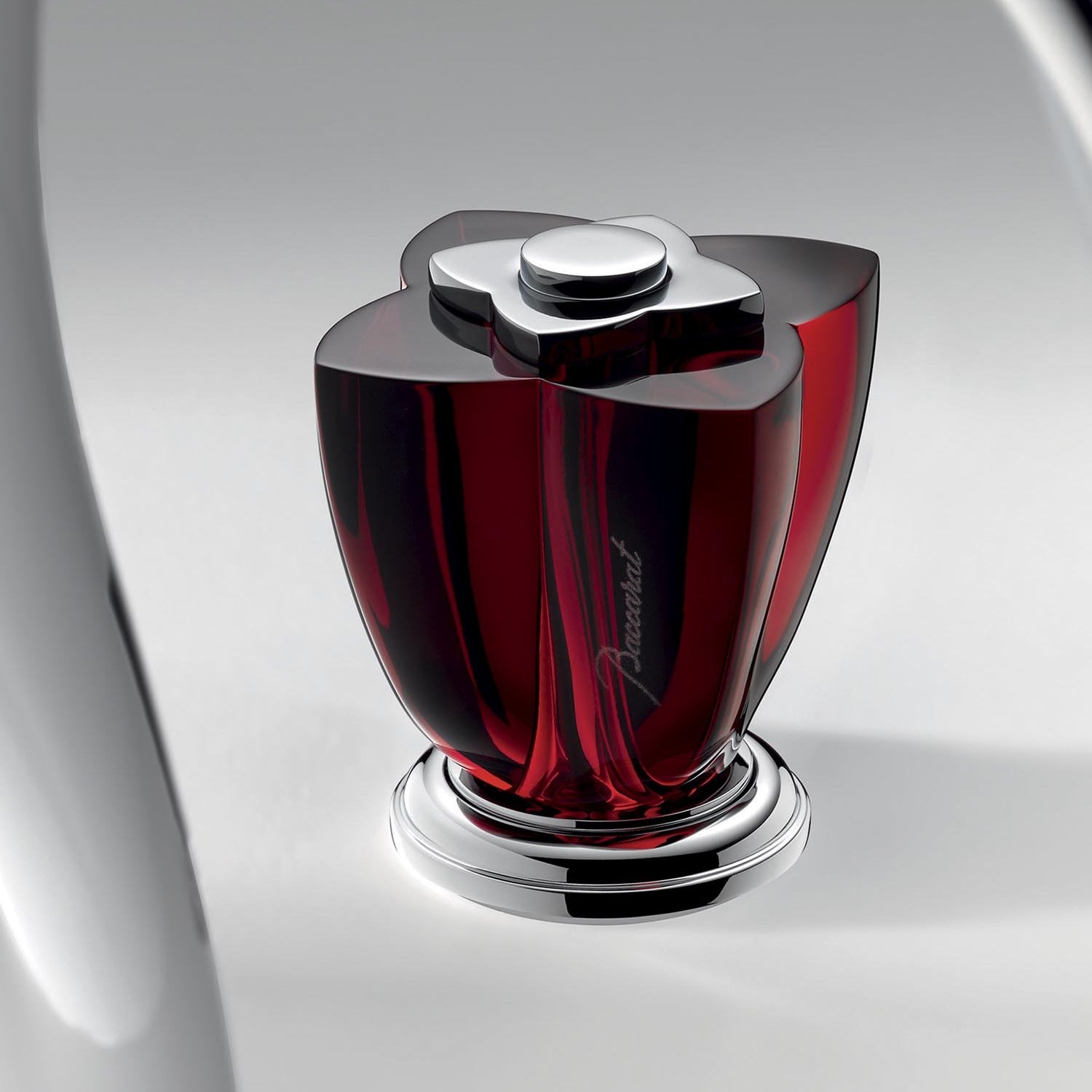 THG Paris Pétale de Cristal: Baccarat Kristalli Lüks Armatür Koleksiyonu