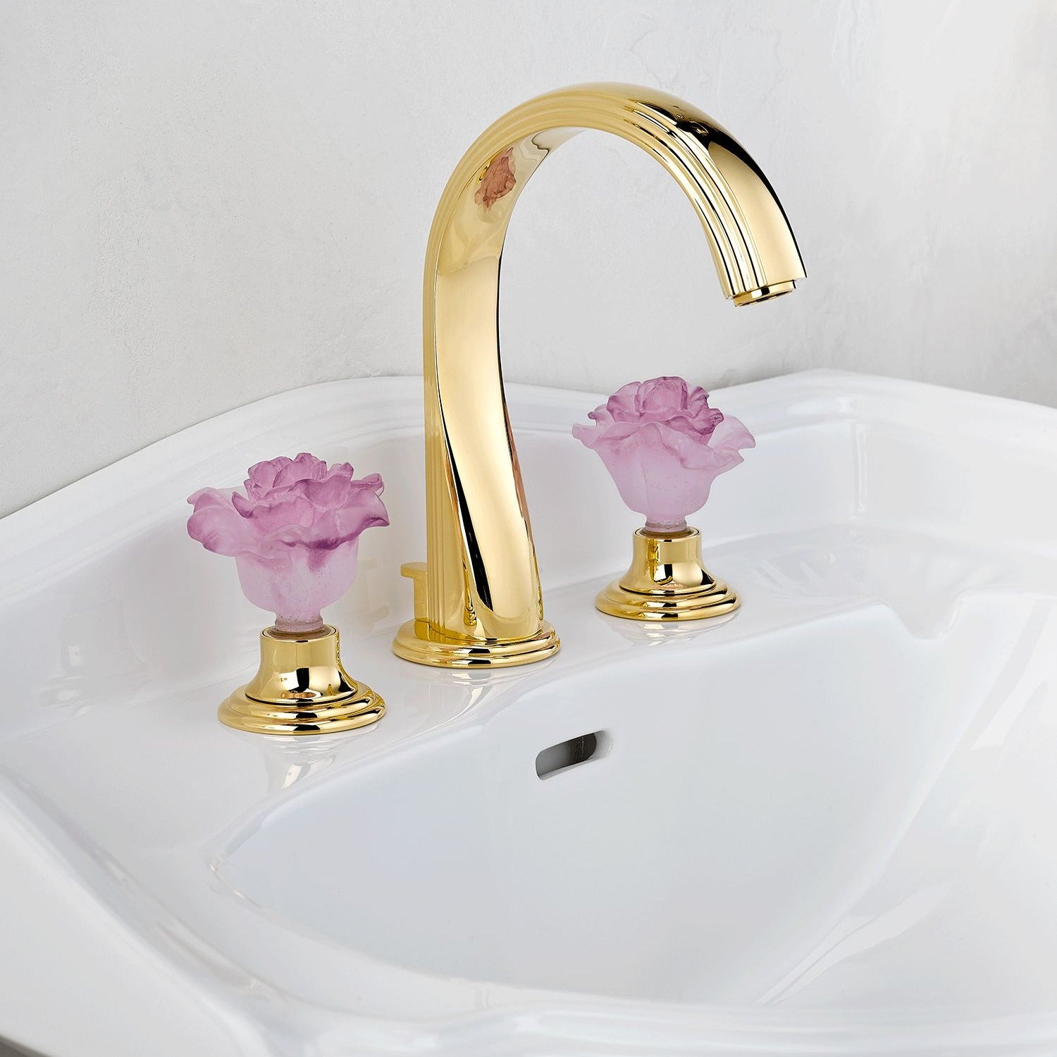 THG Paris Rose: Kristal İşlemeli Lüks Banyo Armatürü Koleksiyonu