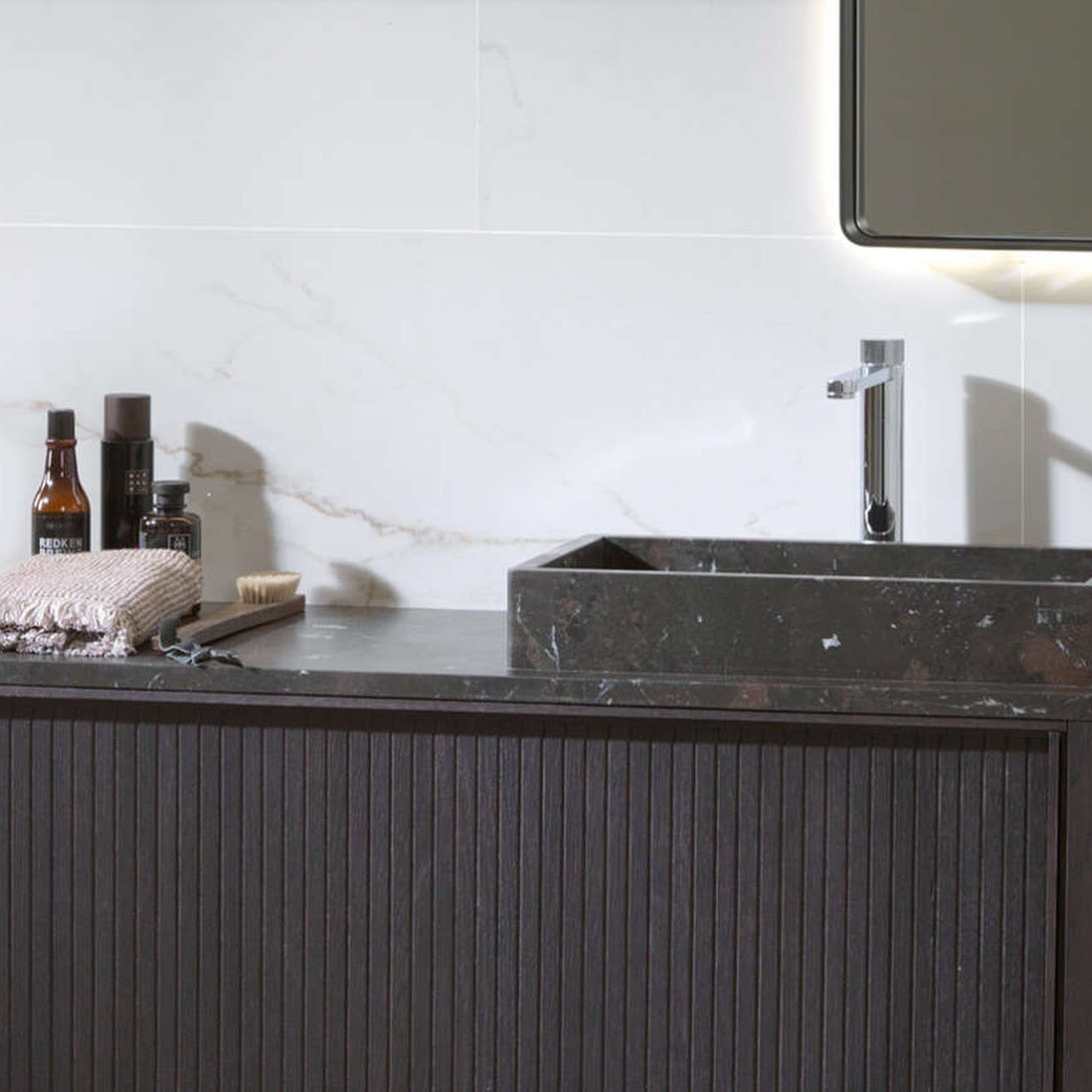 GAMA Decor Blind: Minimalist Çizgilerle Yeniden Doğan Banyo Mobilyası
