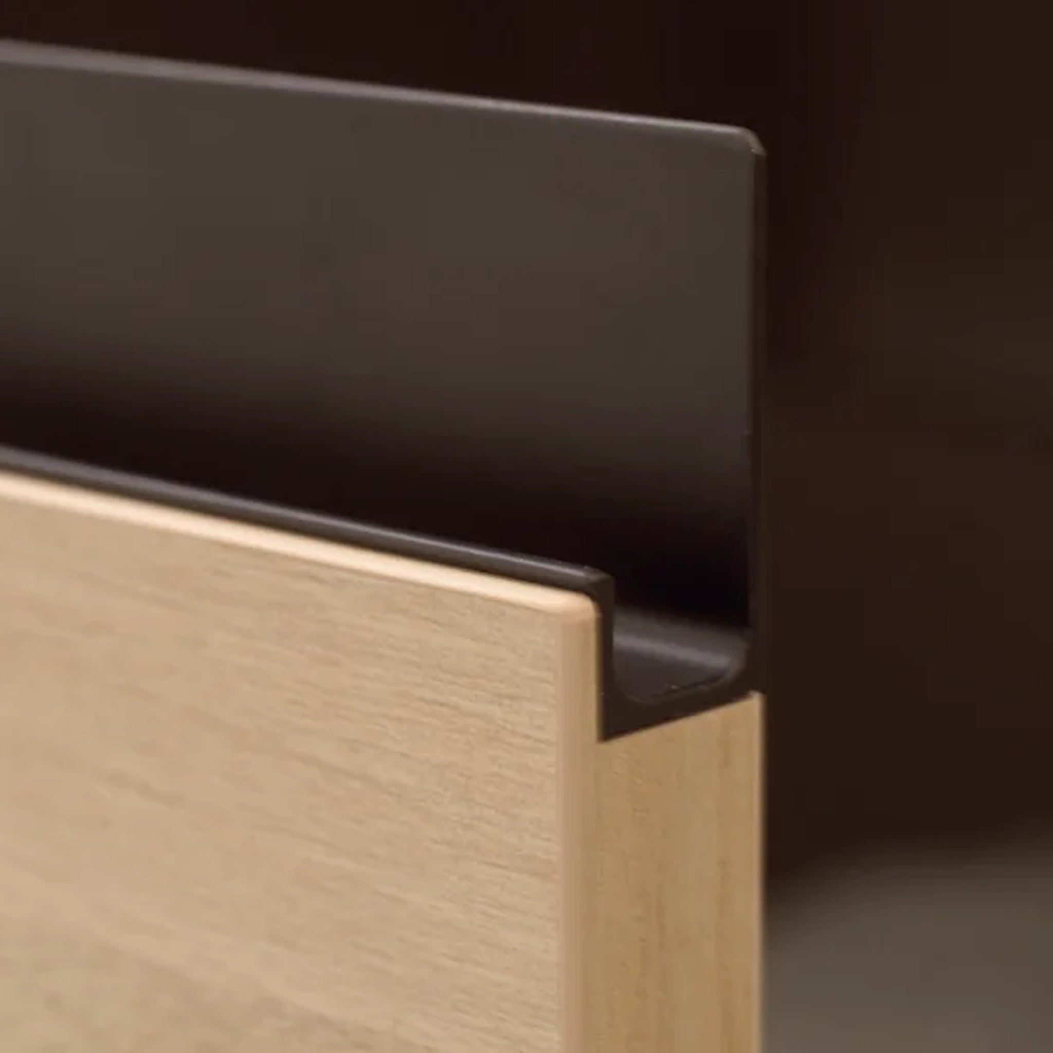 GAMA Decor Meridian Olmo: Sade Çizgilerle Güçlü Banyo Mobilyası
