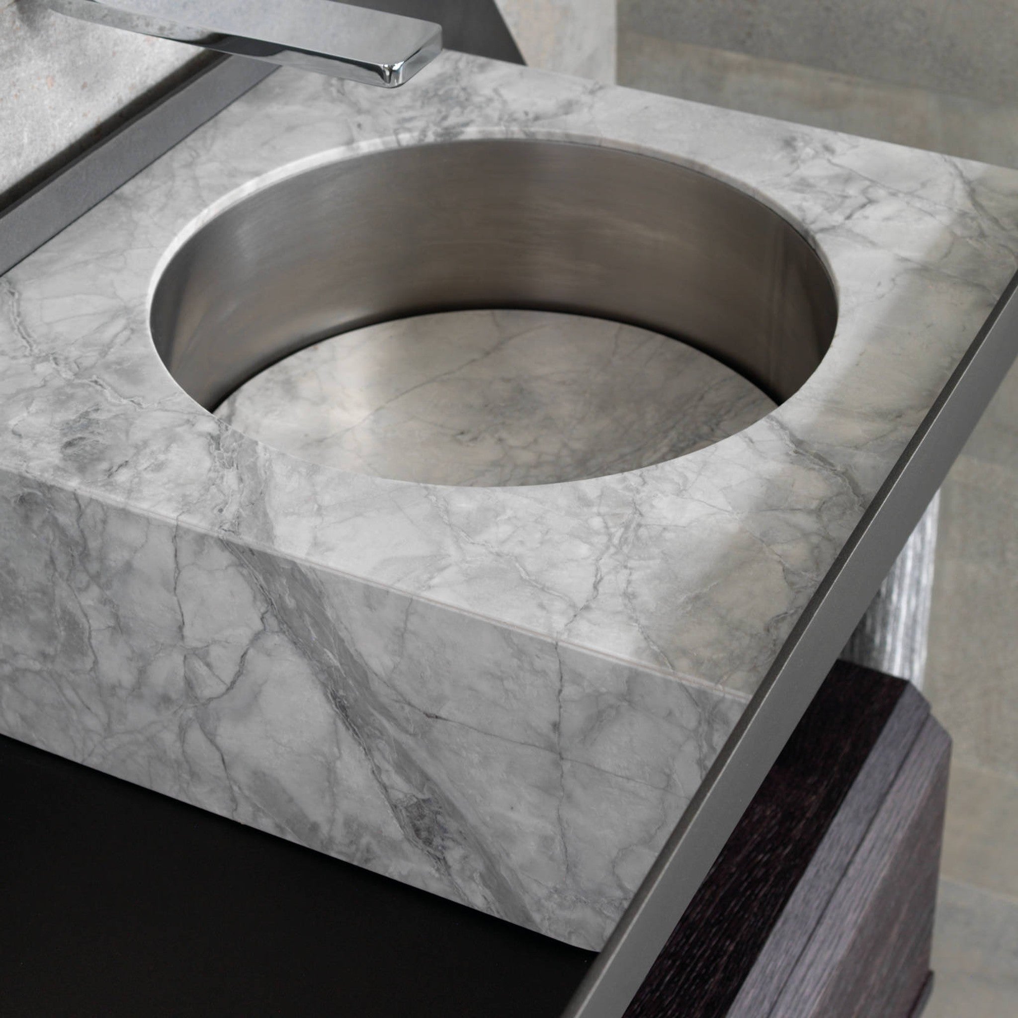 GAMA Decor Duna: Granit ve Alüminyumun Buluştuğu Banyo Mobilyası