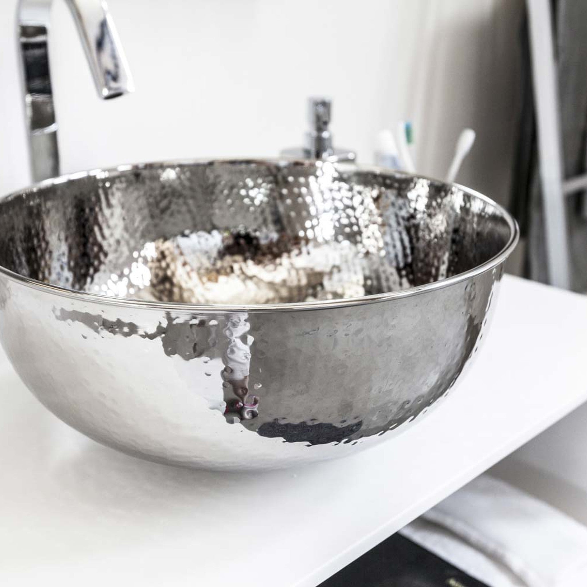 Cipì New Shine: Dövme Pirinç Yüzeyiyle Metal Lavabo Koleksiyonu