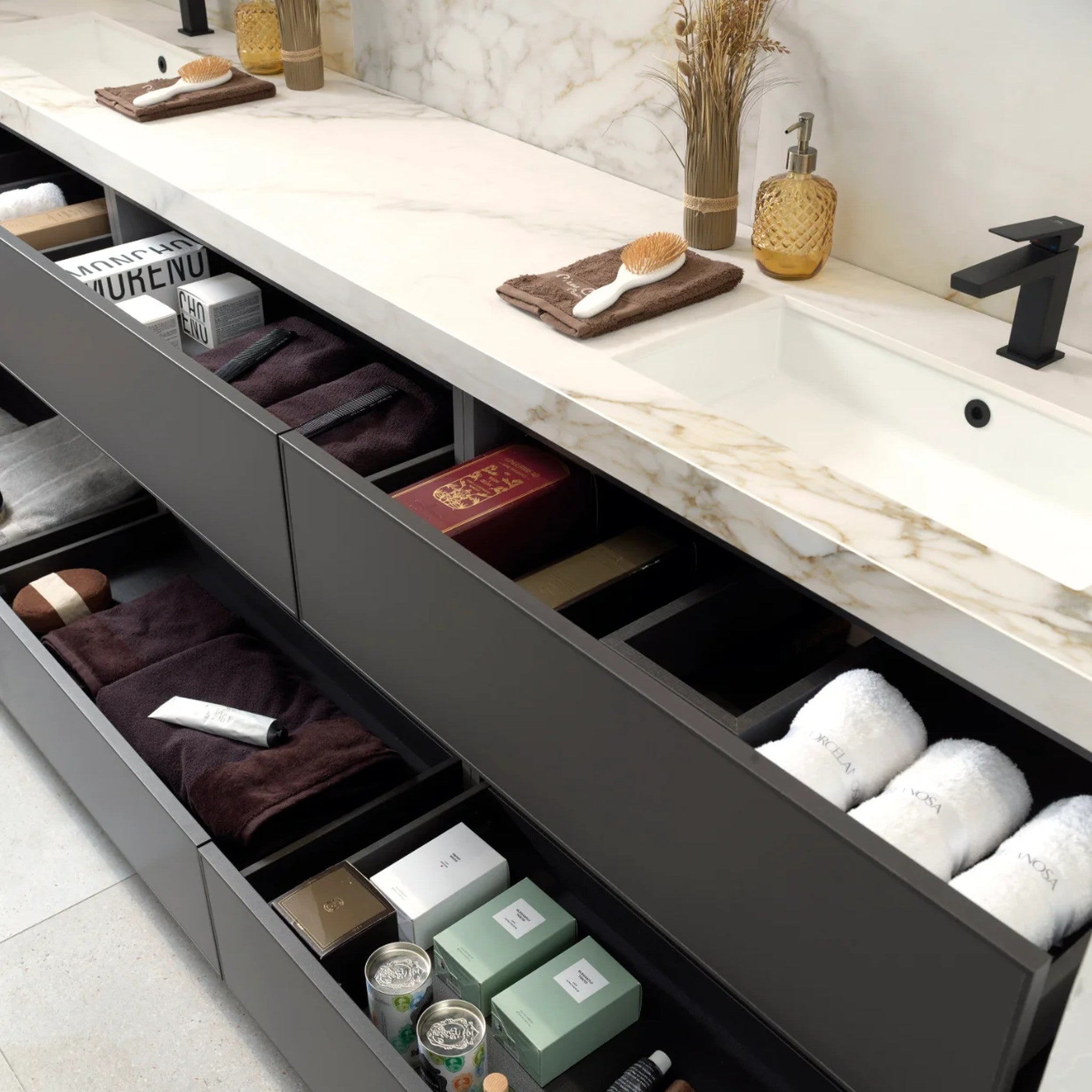 GAMA Decor Symphony: Titanyum Kaplama Banyo Mobilyası