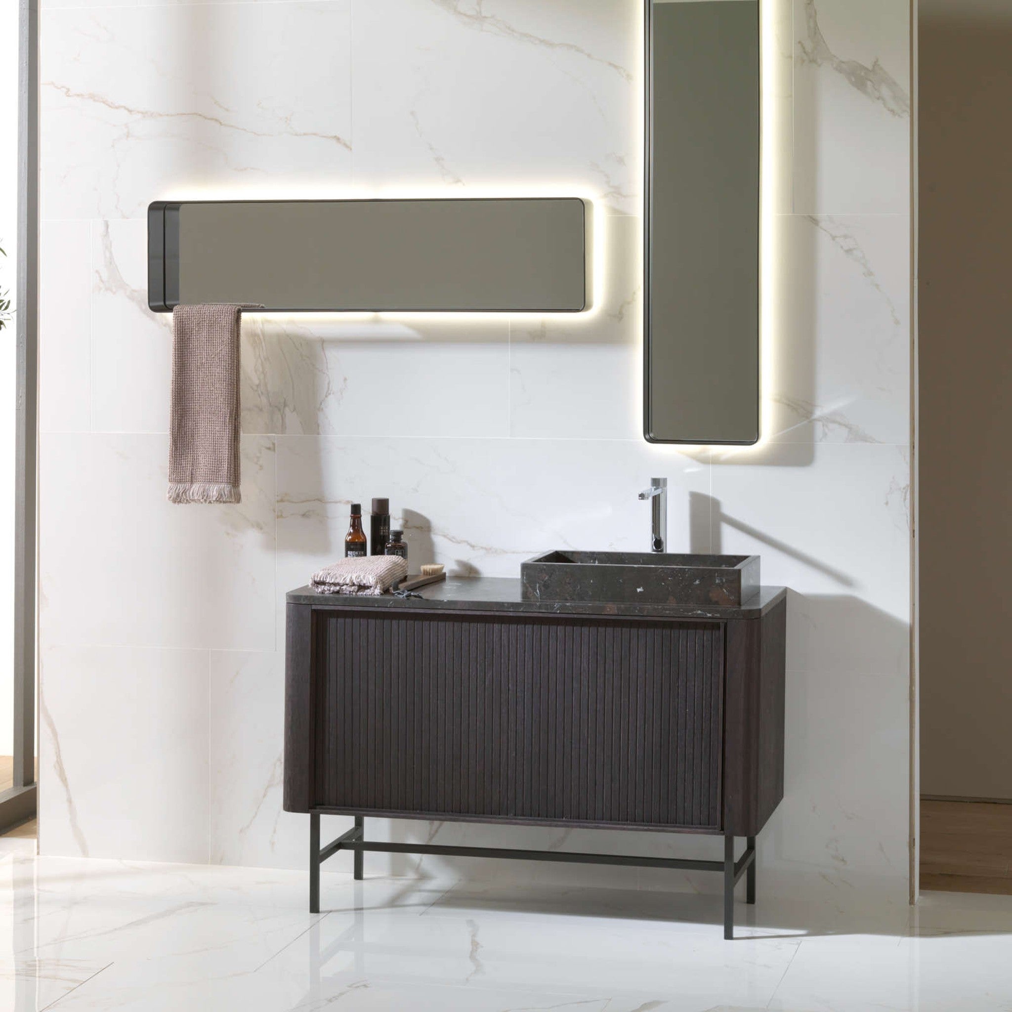 GAMA Decor Blind: Minimalist Çizgilerle Yeniden Doğan Banyo Mobilyası